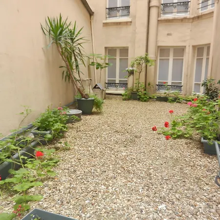 Hotel Du Pre-3